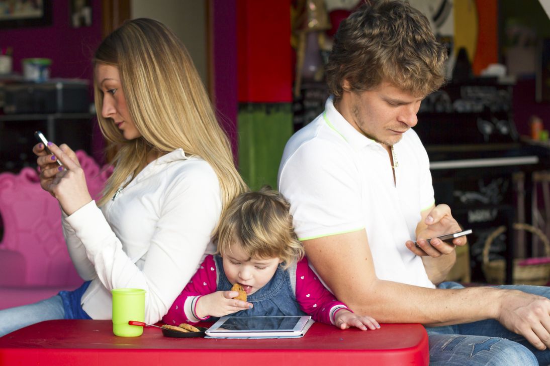 Les écrans dans la famille : Quels dangers ?