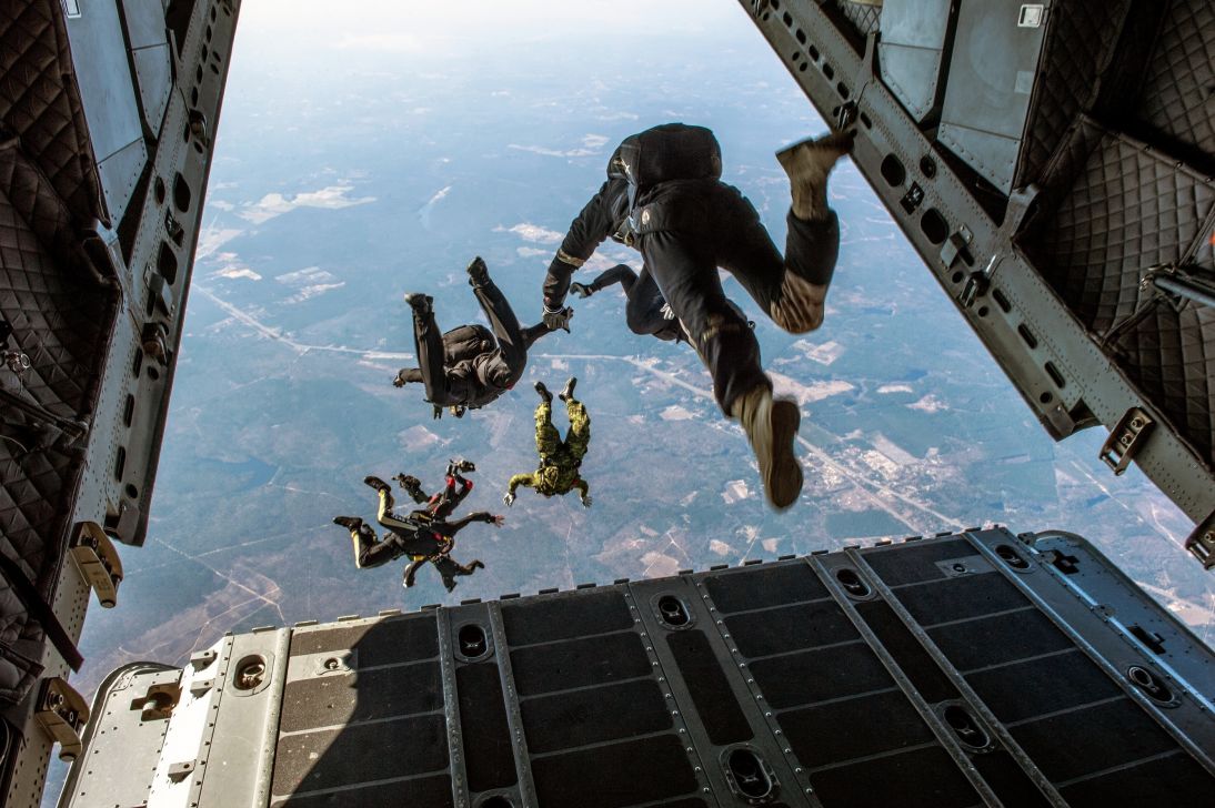 Ces « trucs » qui nous rassurent : L’effet parachute ?